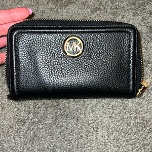 MK Black zip around wallet. Great condition. Tag kept and comes with it.